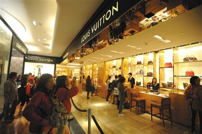 奢侈品消費格局重塑 國內(nèi)外價差縮小驅(qū)動本土回歸